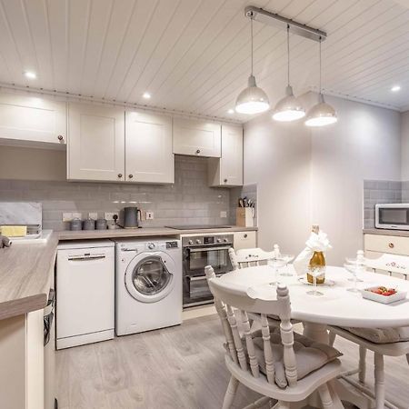 Central Windsor, 2 Bedroom 2 Bathroom, 5 Minutes To Castle المظهر الخارجي الصورة