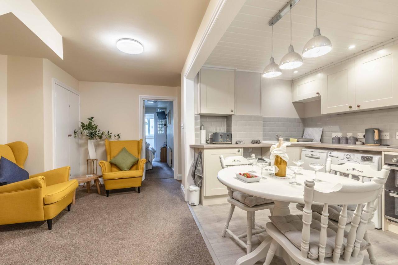 Central Windsor, 2 Bedroom 2 Bathroom, 5 Minutes To Castle المظهر الخارجي الصورة