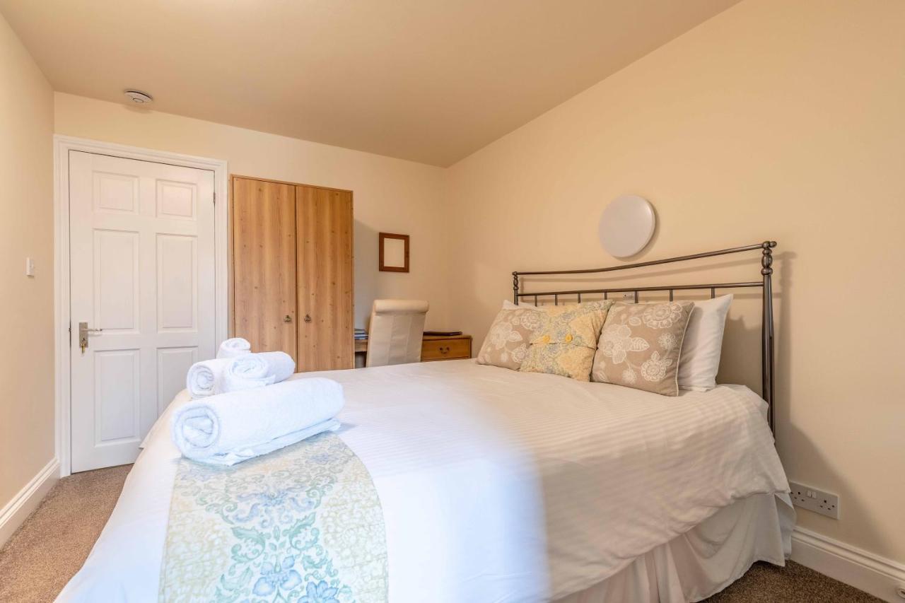Central Windsor, 2 Bedroom 2 Bathroom, 5 Minutes To Castle المظهر الخارجي الصورة